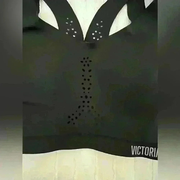 Victoria’s Secret sport size 32c - Picture 3 of 4